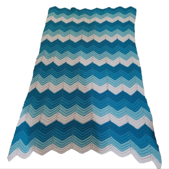 Turquoise blue White Chevron Blanket, knit Afghan, Dorm Room Bedding - Picture 3 of 3